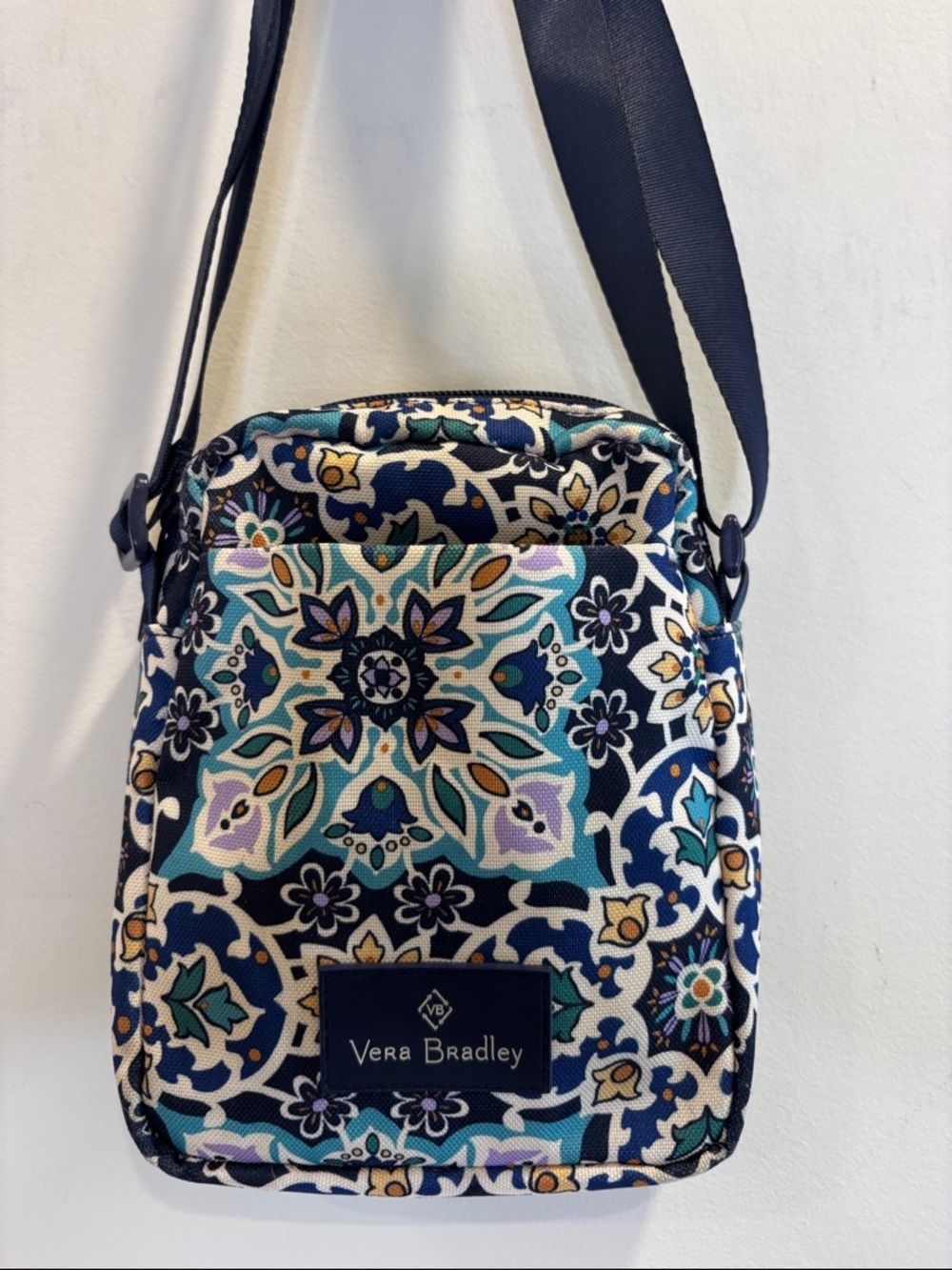 Vera Bradley RFID Lighten Up Mini Hipster Lisbon Medallion Cool Purse - Picture 3 of 7